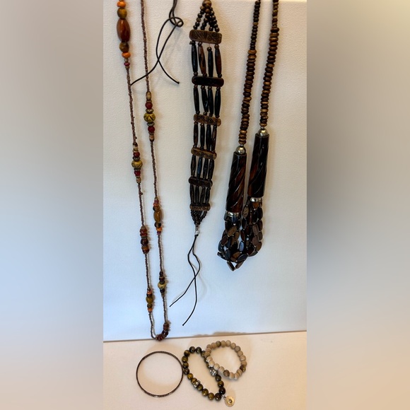 Vintage Wooden Jewelry Set - Picture 3 of 9